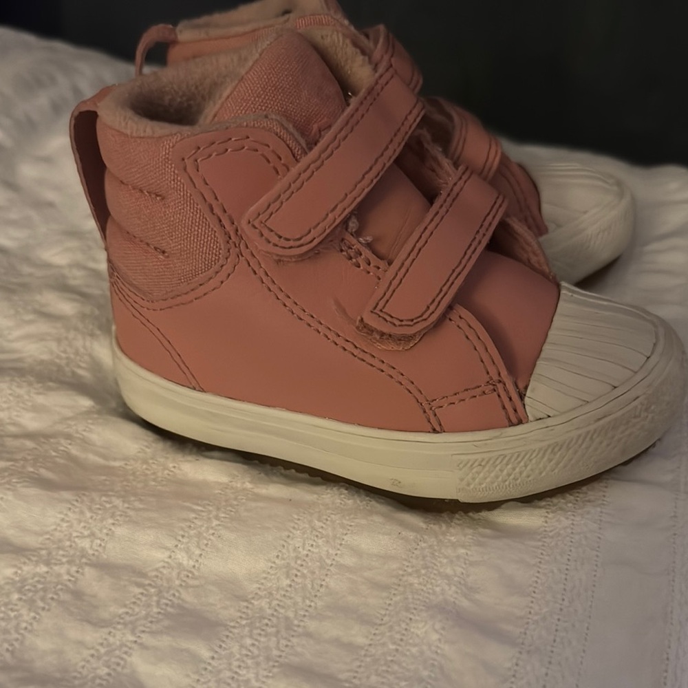 CONVERSE Kids Pink High-Top Shoes size 6
